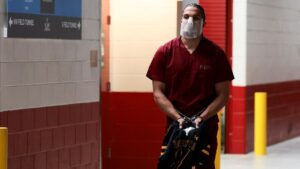 Cầu thủ Patriots xuất hiện tại Super Bowl LX với trang phục gây chú ý 17 Cầu thủ Patriots xuất hiện tại Super Bowl LX với trang phục gây chú ý