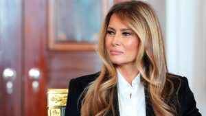 Amazon Yêu Cầu Rút Phim “Melania” Sau Khi Rạp Chiếu Đùa Cợt Trên Biển Hiệu