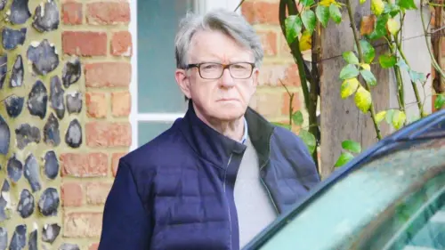 Cựu Đại sứ Anh tại Mỹ Peter Mandelson được tại ngoại sau vụ bắt giữ liên quan đến bê bối Epstein