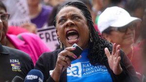 Nghị sĩ Cộng hòa kêu gọi thu hồi đặc quyền của Liên đoàn Giáo viên Quốc gia