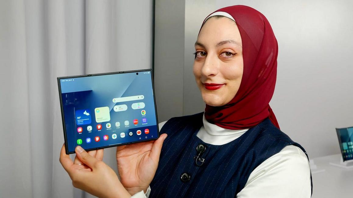 Tôi đã mua Galaxy Z TriFold với giá hơn 3.000 đô la. Theo dõi quá trình thử nghiệm của tôi (cập nhật trực tiếp) 1 samsung galaxy z trifold jan04 celso broll 2 ts 00 14 34 18 still006 3