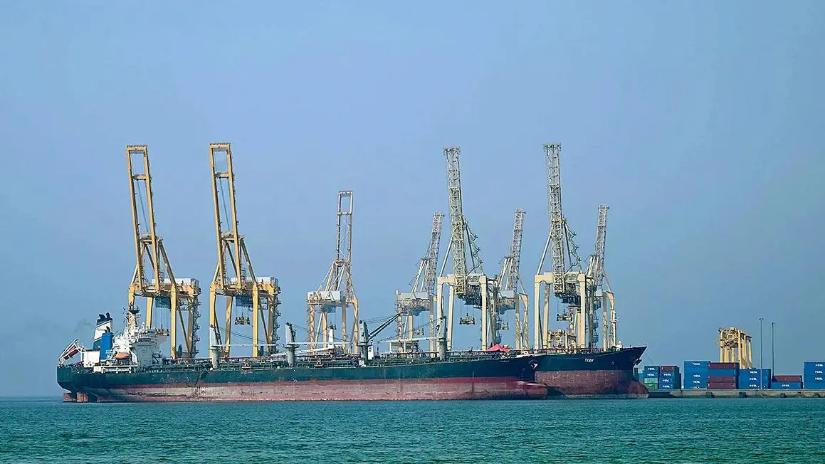 Iran tịch thu hai tàu dầu ngoại quốc, đe dọa &#8216;thảm sát&#8217; ở eo biển Hormuz