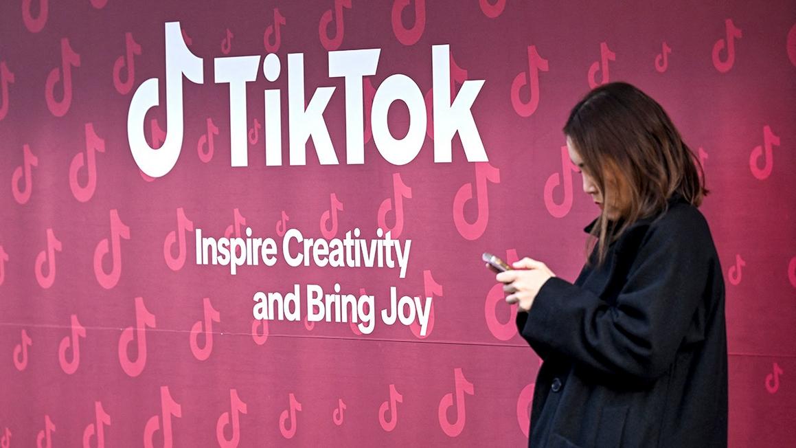 tiktok smartphone user
