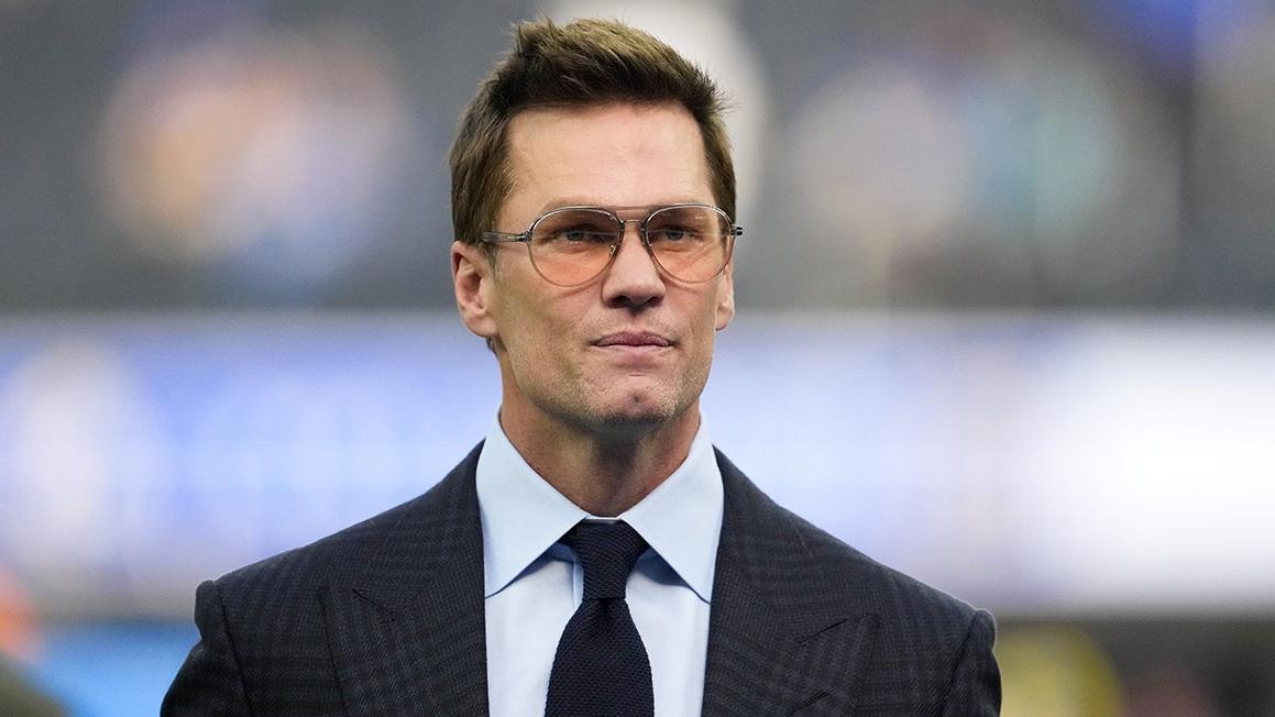 tom brady looks on lions rams