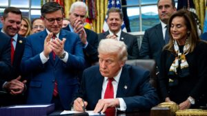 Tổng Thống Trump ký luật chấm dứt đóng cửa chính phủ, nhưng ngân sách Bộ An Ninh Nội Địa còn bỏ ngỏ