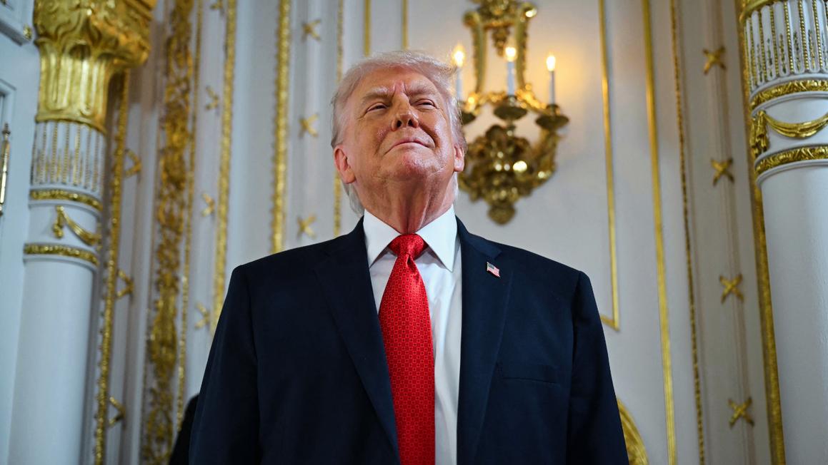 Tổng Thống Trump Tiếp Tục Cải Tạo Nhà Trắng và Các Biểu Tượng Thủ Đô 1 trump gold smiling