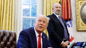 Những thành tựu kinh tế của Tổng Thống Donald Trump và thách thức thuyết phục cử tri