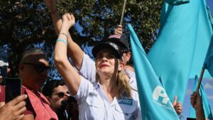 Cử Tri Costa Rica Bỏ Phiếu Lựa Chọn Giữa Chương Trình Bảo Thủ & Dân Túy Của Tổng Thống Đương Nhiệm 11 Cử Tri Costa Rica Bỏ Phiếu Lựa Chọn Giữa Chương Trình Bảo Thủ & Dân Túy Của Tổng Thống Đương Nhiệm