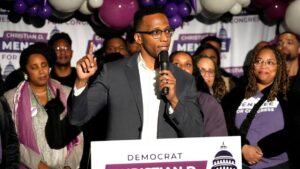 Dân biểu Christian Menefee thắng cử tại Texas, thu hẹp đa số của đảng Cộng hòa