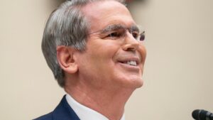 Bê bối tại Hạ Viện: Bộ trưởng Tài chính Bessent đối đầu dân biểu, khóa họp hỗn loạn