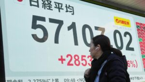 Chỉ số Nikkei 225 của Tokyo tăng vọt sau khi đảng cầm quyền của Thủ tướng Takaichi giành đa số áp đảo trong bầu cử 3 Chỉ số Nikkei 225 của Tokyo tăng vọt sau khi đảng cầm quyền của Thủ tướng Takaichi giành đa số áp đảo trong bầu cử