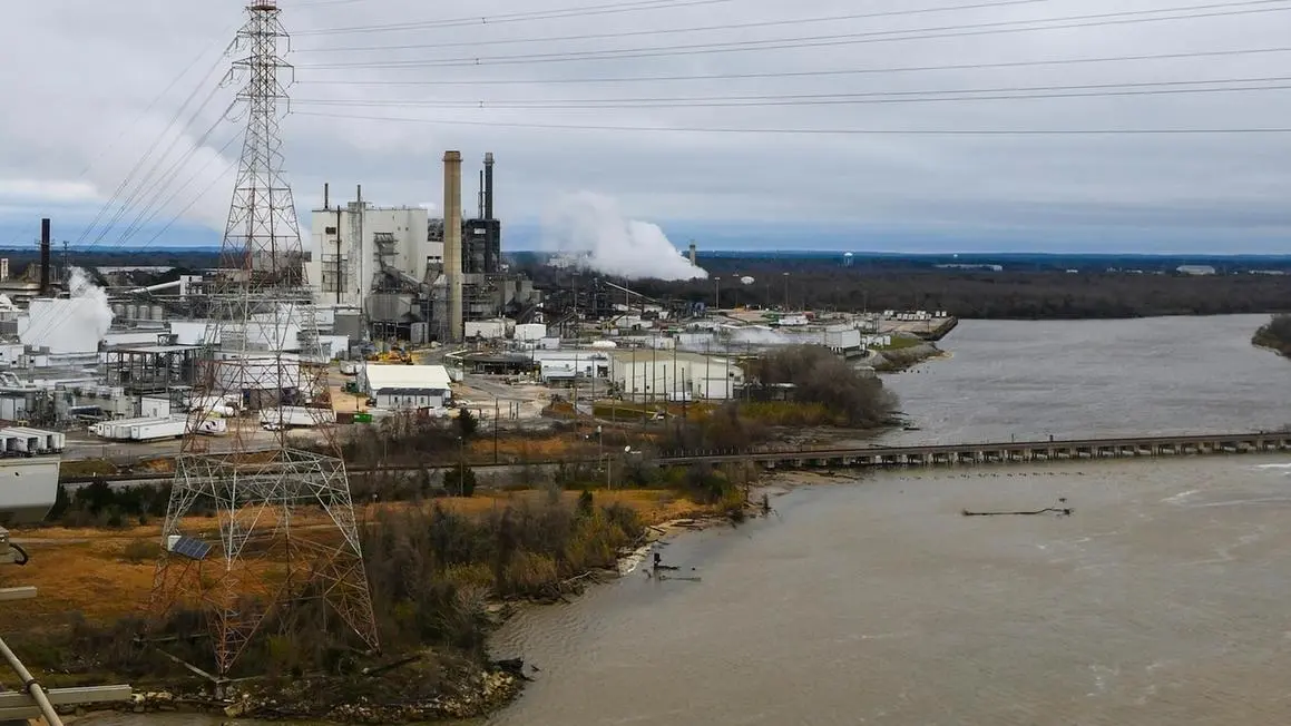 Theo chân Tổng Thống Trump, một số tiểu bang GOP tìm cách hạn chế quy định về môi trường