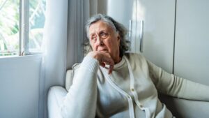 Ung thư có thể kích hoạt cơ chế phòng vệ bất ngờ chống lại bệnh Alzheimer, theo nghiên cứu mới