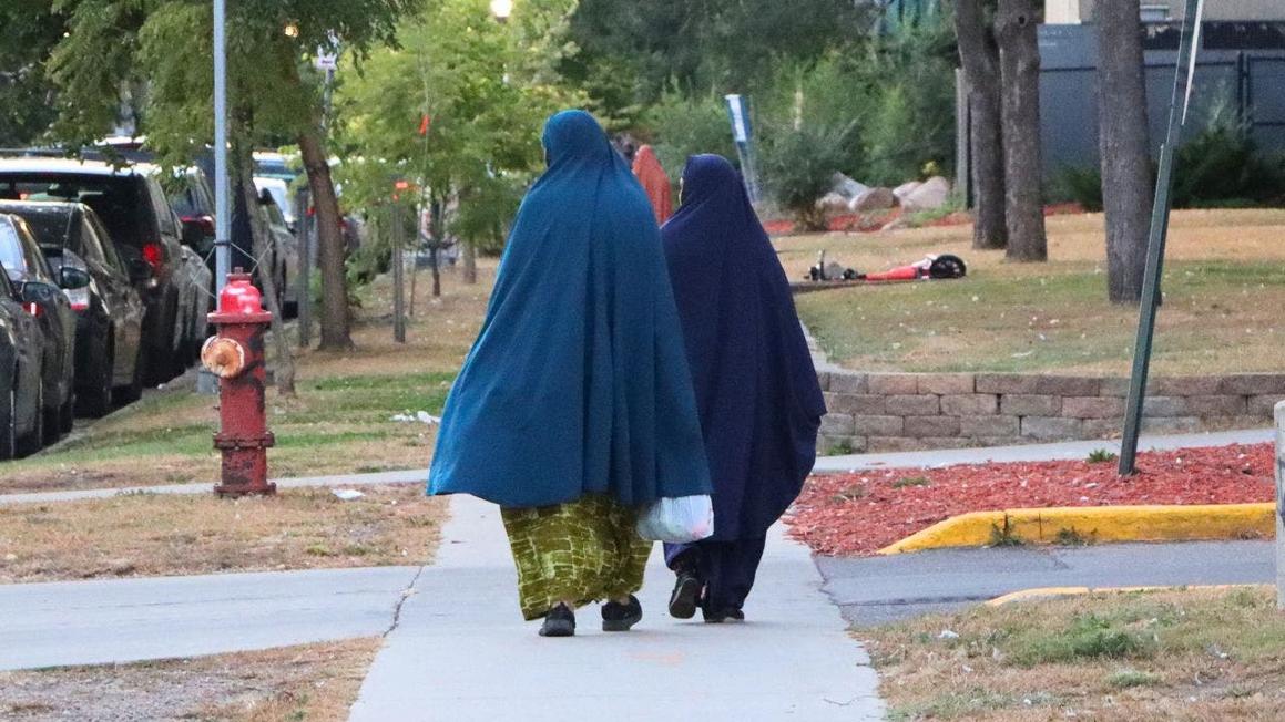 women in muslim garb in minneapolis