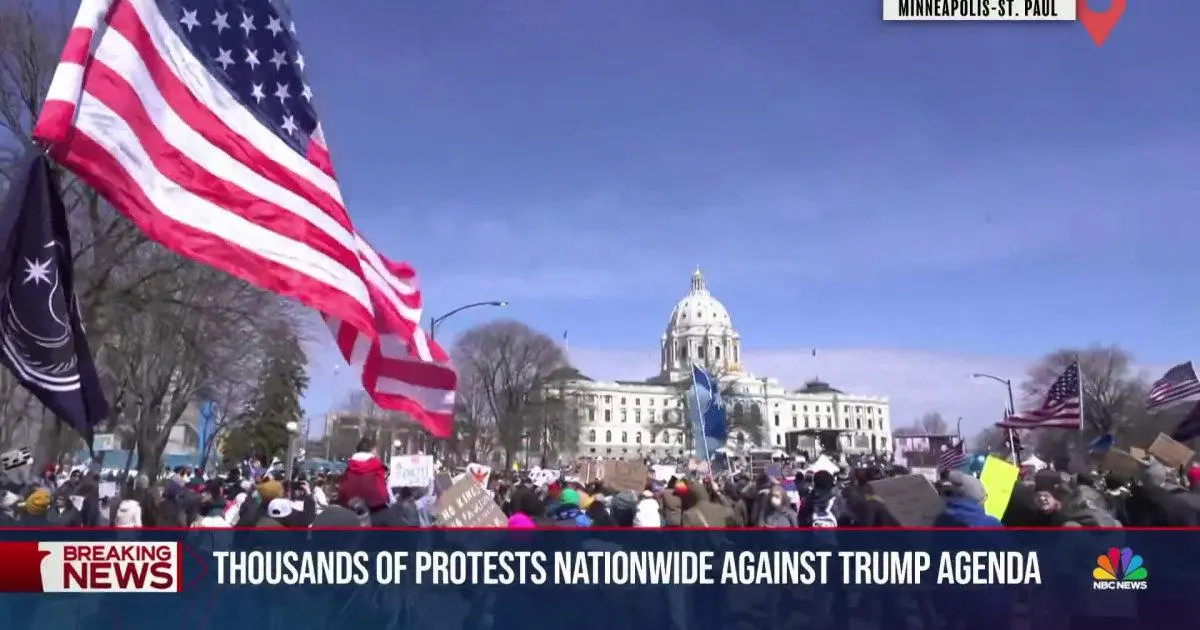 Hàng ngàn cuộc biểu tình ‘Không Vua’ chống lại chương trình nghị sự của Tổng Thống Trump