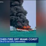 Cứu hộ du khách khỏi vụ cháy thuyền ngoài khơi bờ biển Miami Beach