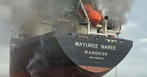 Trump muốn các nước khác giúp mở lại Eo biển Hormuz, nhưng có thể không dễ.