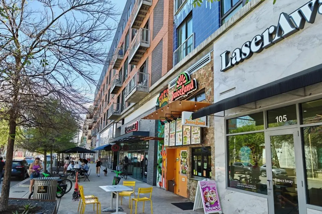 Austin xem xét thay đổi quy hoạch lớn để hỗ trợ nhà ở quy mô nhỏ, bán lẻ khu dân cư