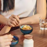 Chuyên gia phong thái chỉ cách ăn ngũ cốc gây tranh cãi trên mạng