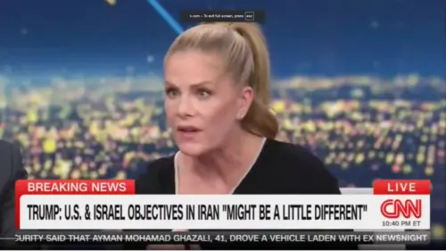 Bình luận viên CNN tranh cãi về việc chi tiêu quốc phòng và chăm sóc sức khỏe