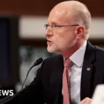 Chủ tịch FCC đe dọa thu hồi giấy phép của các đài truyền hình vì đưa tin về Iran