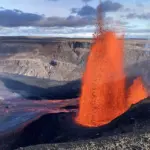 Núi lửa Kilauea phun trào, cột dung nham cao 1.000 feet, buộc đóng cửa khẩn cấp công viên quốc gia