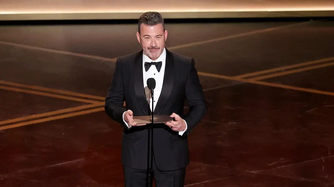 Jimmy Kimmel tham gia biểu tình ‘No Kings’, cầm biểu ngữ ‘Đủ rồi’