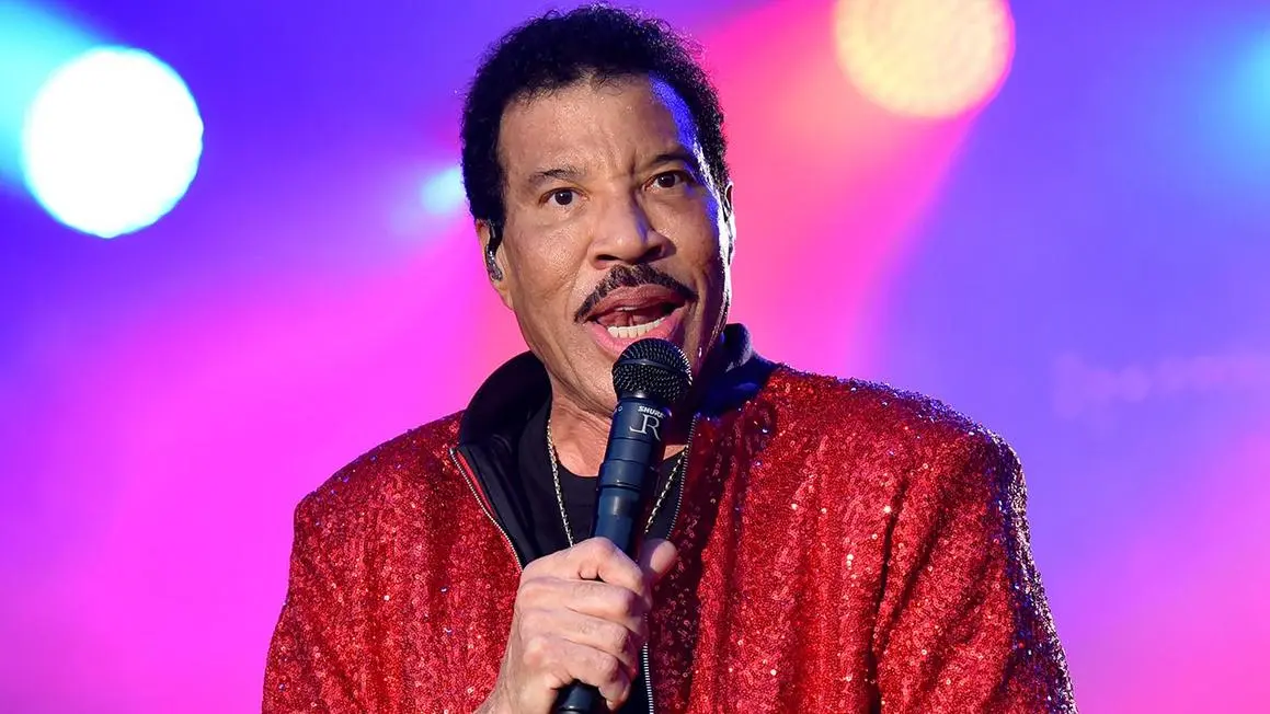 Lionel Richie cảnh báo người nổi tiếng về cách đối xử với người hâm mộ