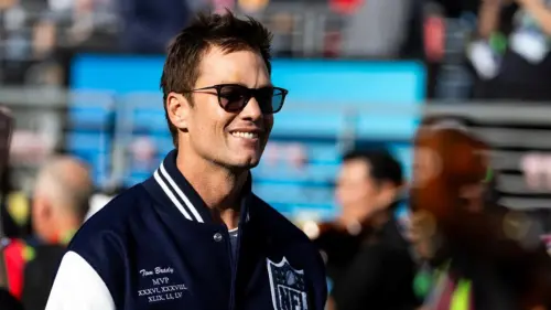 Tom Brady Nói các cầu thủ NFL ‘hạ hỏa’ với Logan Paul