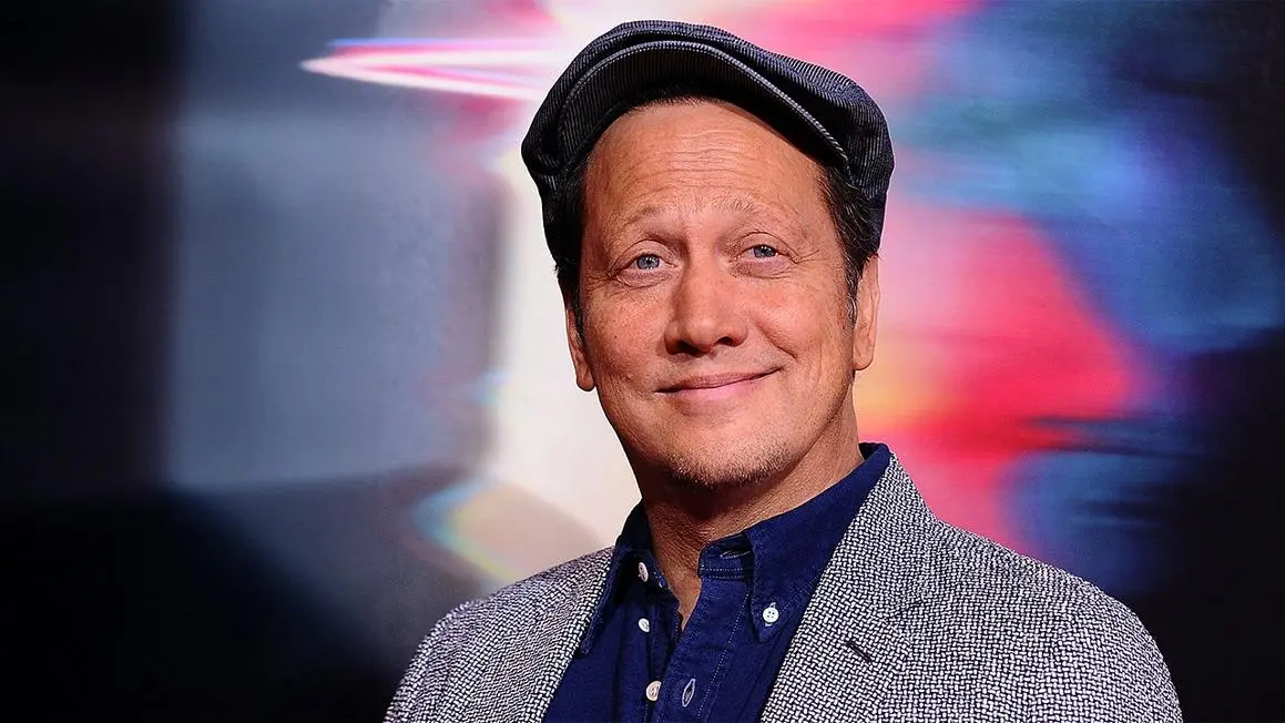 Rob Schneider đề xuất tái lập quân dịch bắt buộc, kêu gọi người Mỹ &#8220;tái cam kết&#8221; với các giá trị truyền thống