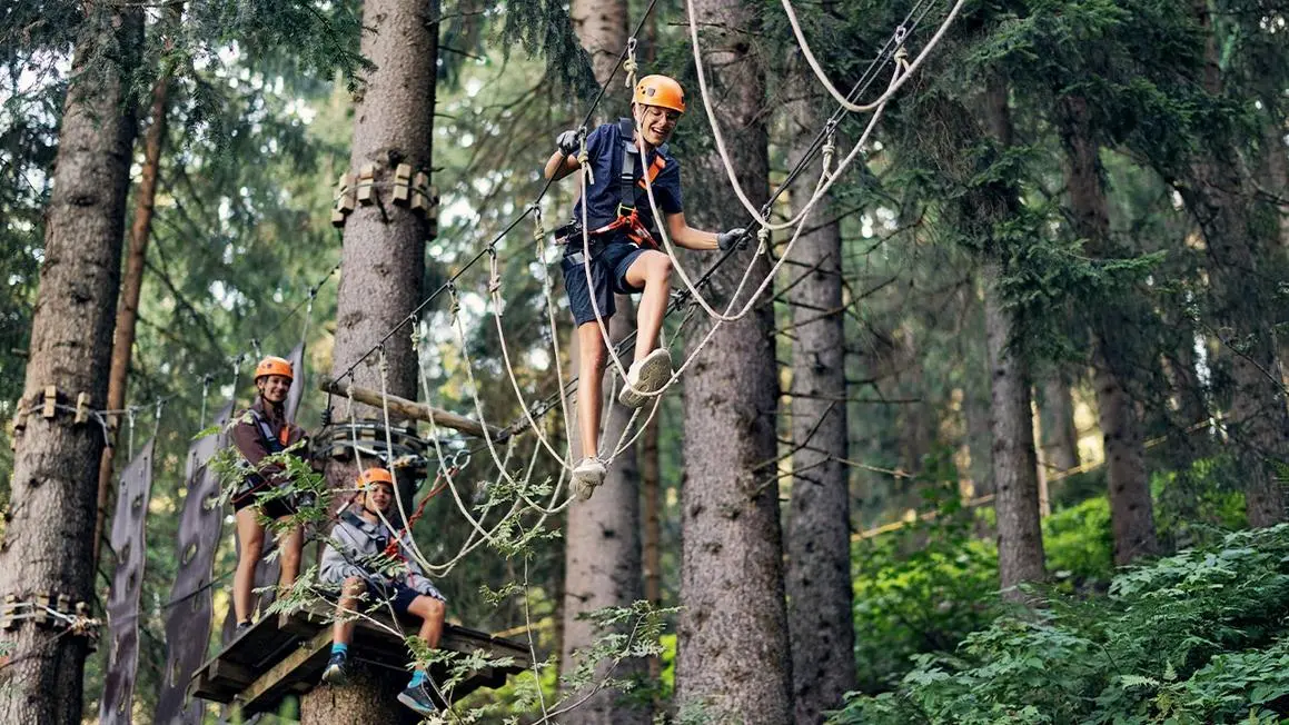 Camps Hồi giáo Tăng cường An ninh Trước Làn Sóng Chống Do Thái
