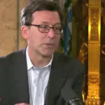 Thống đốc Washington ký ban hành luật thay đổi ngôn ngữ pháp lý, loại bỏ từ ‘ngoại kiều’