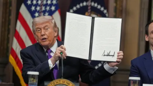 Tổng thống Trump kêu gọi các công ty công nghệ tự cung cấp điện cho trung tâm dữ liệu