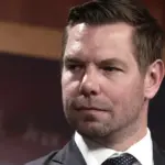 Ông Eric Swalwell rút khỏi cuộc đua Thống đốc California sau cáo buộc