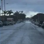 Phụ nữ California bắt gặp khoảnh khắc “sát” vòi mưa đang tới