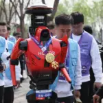 Robot vượt mặt con người trong giải chạy Half-Marathon tại Bắc Kinh