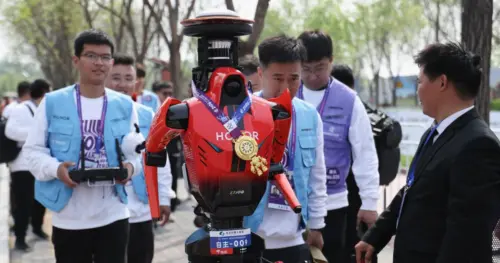 Robot vượt mặt con người trong giải chạy Half-Marathon tại Bắc Kinh