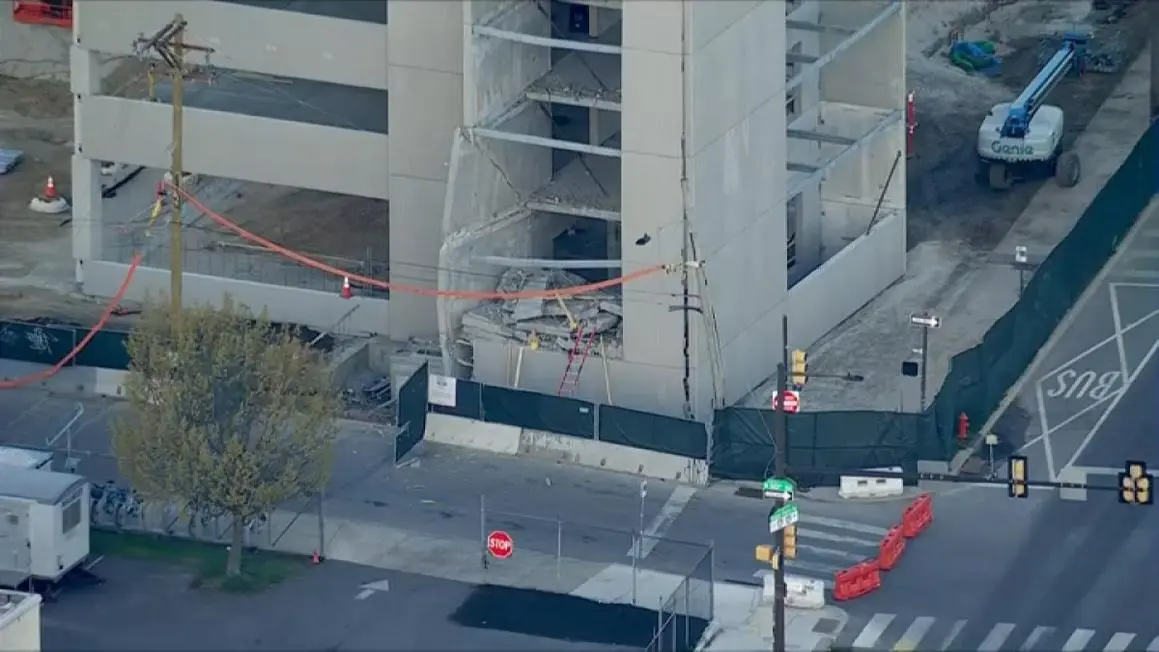 Phá Dỡ Khẩn Cấp Tòa Nhà Đậu Xe Sập ở Philadelphia