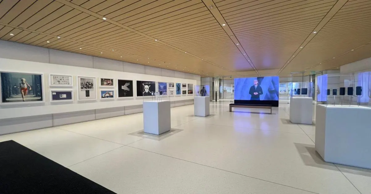Apple ra mắt triển lãm kỷ niệm 50 năm tại Apple Park với các sản phẩm và hình ảnh mang tính biểu tượng