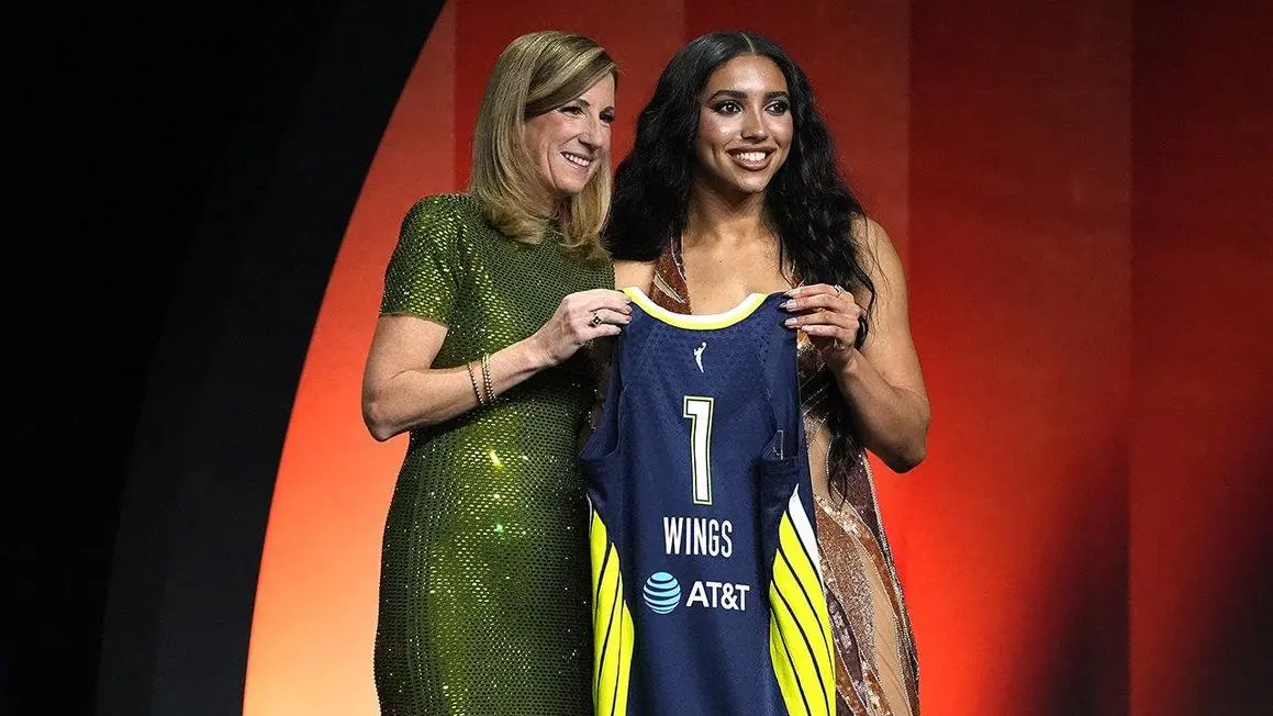 Azzi Fudd Được Chọn Ở Vị Trí Đầu Tiên Tuyển Chọn WNBA, Tái Hợp Với Paige Bueckers Với Mức Lương Khủng