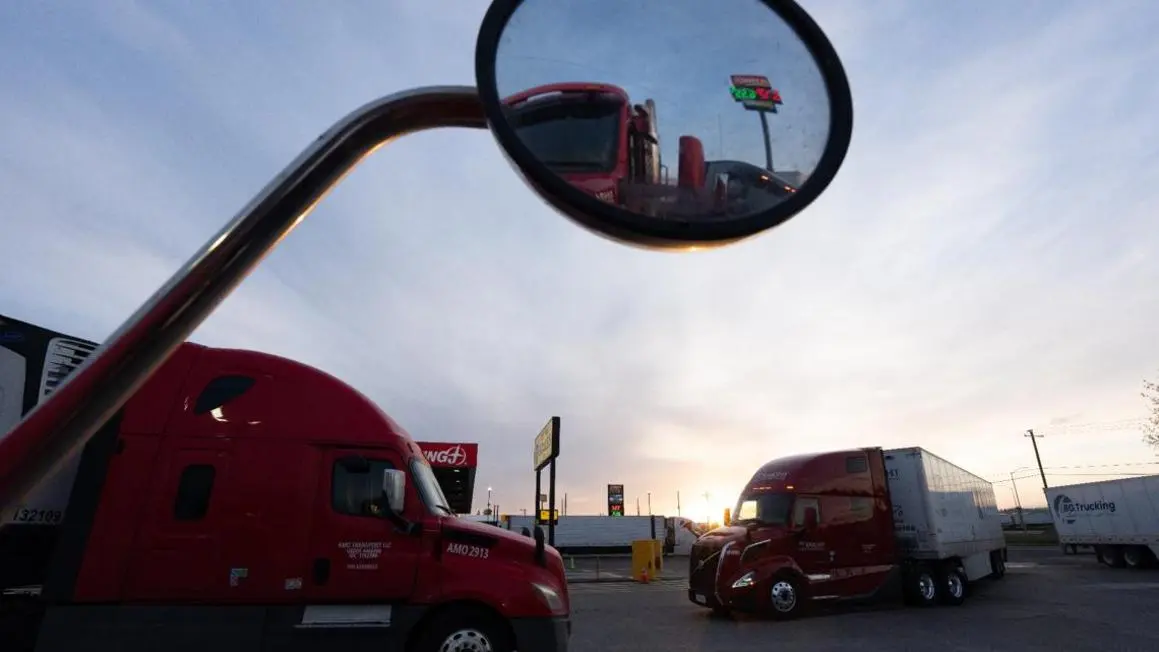 Giá xăng toàn quốc giảm 1 cent khi thỏa thuận ngừng bắn với Iran được giữ vững