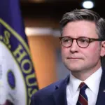 Hạ Viện hoãn gia hạn quyền giám sát của Tổng Thống Trump, đối mặt với giới hạn cuối tháng