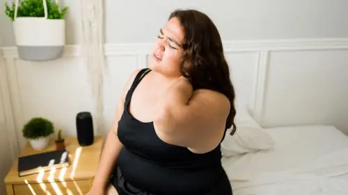 Chuyên gia cảnh báo ‘gù trâu’ có thể là dấu hiệu của các vấn đề sức khỏe tiềm ẩn