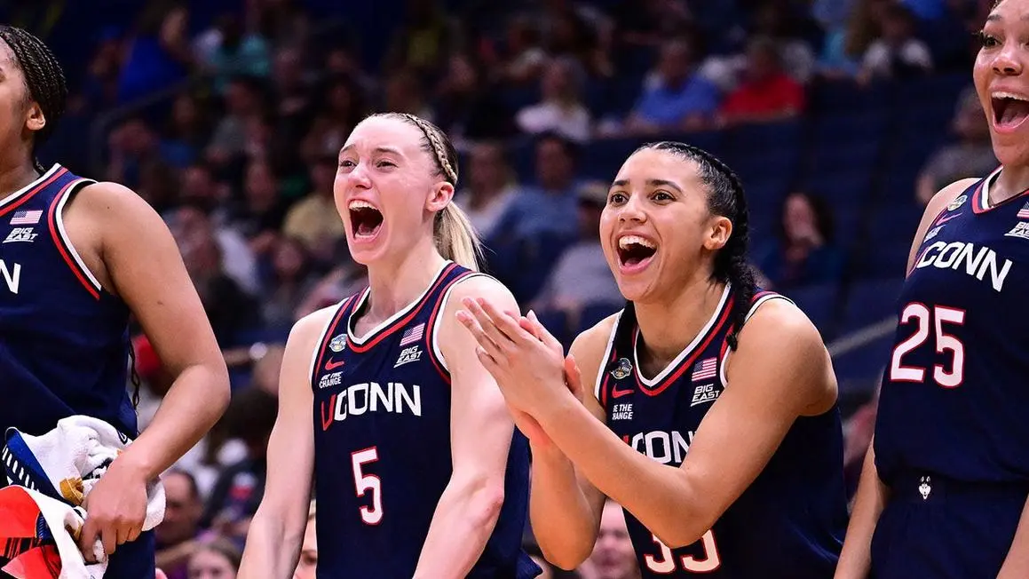 Bóng rổ WNBA: Lộ chuyện tình cảm của Paige Bueckers và Azzi Fudd, ban huấn luyện xử lý thế nào?
