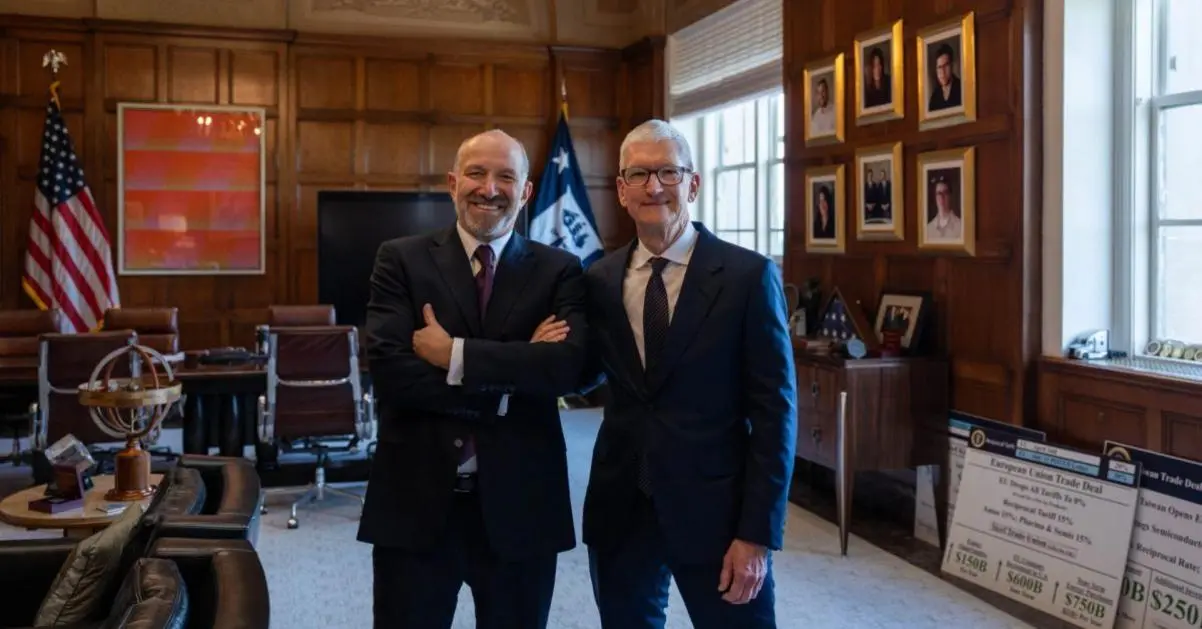 Tim Cook dự sự kiện tại Tòa Bạch Ốc sau thông báo chuyển giao quyền CEO Apple