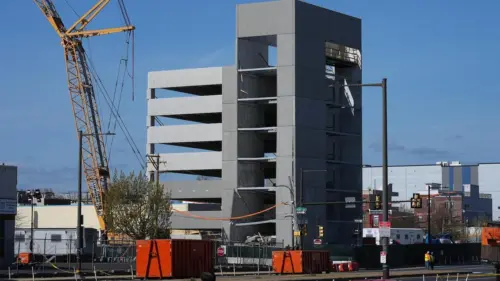 Tìm thấy thi thể 2 công nhân sau vụ sập gara ở Philadelphia