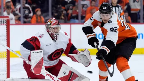 Philadelphia Flyers đối mặt nguy cơ bị loại sau trận thua Hurricanes 4-1
