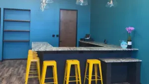 Pop and Pour: Sang trọng không gian thưởng thức vang sủi và món ăn nhẹ tại Colleyville