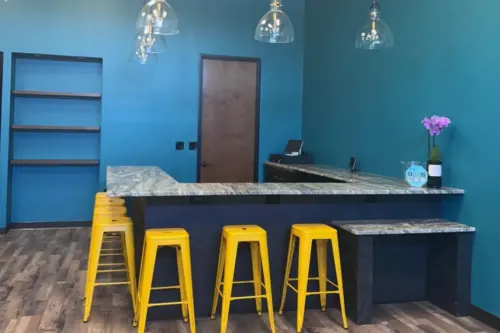 Pop and Pour: Sang trọng không gian thưởng thức vang sủi và món ăn nhẹ tại Colleyville