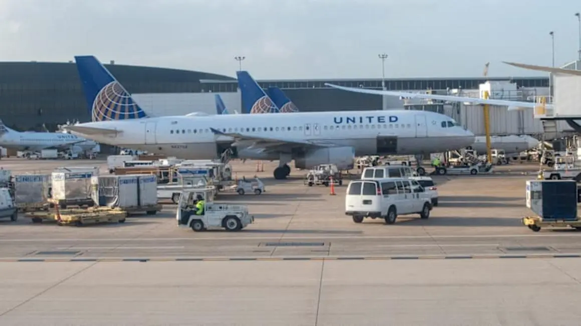 Chuyến bay bị hủy tại Sân bay Bush Intercontinental (IAH) ở Houston do máy bay gặp sự cố trên đường băng